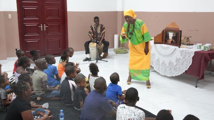 Terugdringen taalachterstand centraal bij vertel- en voorlees week in Suriname