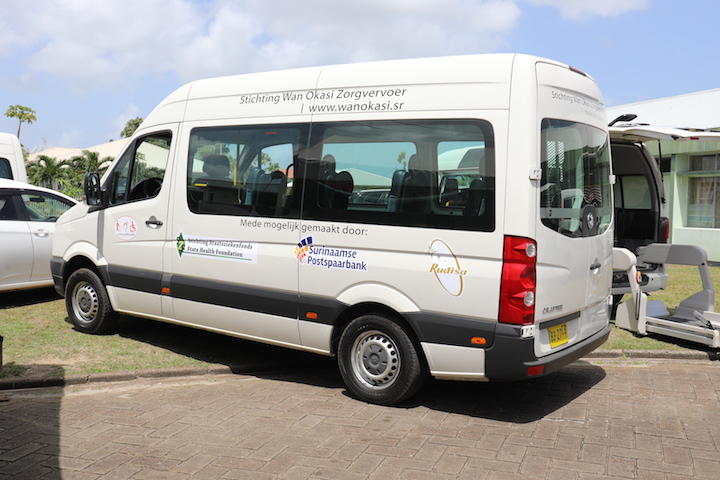 Speciaal ingerichte voertuigen voor zorgvervoer mensen met beperking in Suriname