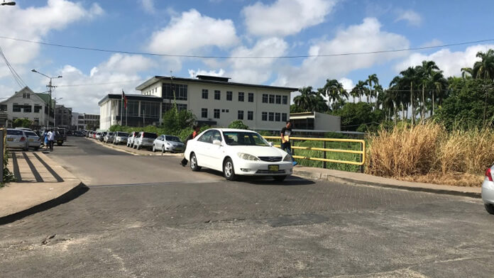 Surinaamse politie pakt overlast bezorgende travestieten aan