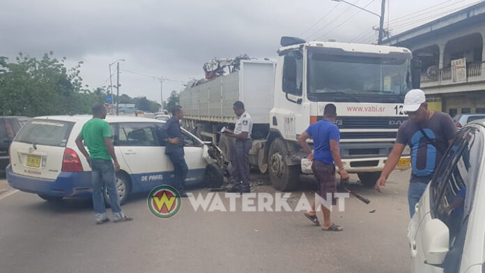 DAF truck en twee personenauto’s betrokken bij aanrijding in Suriname