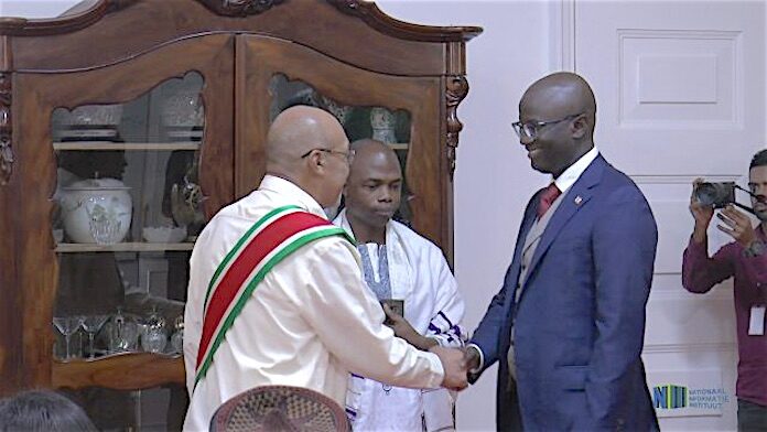 Ambassadeur Jones buigt zich over vraagstukken Guyana - Suriname