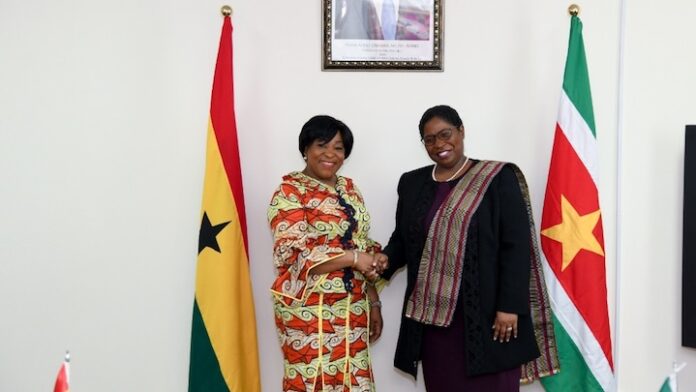 Suriname en Ghana bespreken verdieping van bilaterale relaties