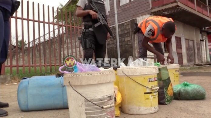Politie Suriname pakt drugshaarden binnenstad aan met operatie HOOP