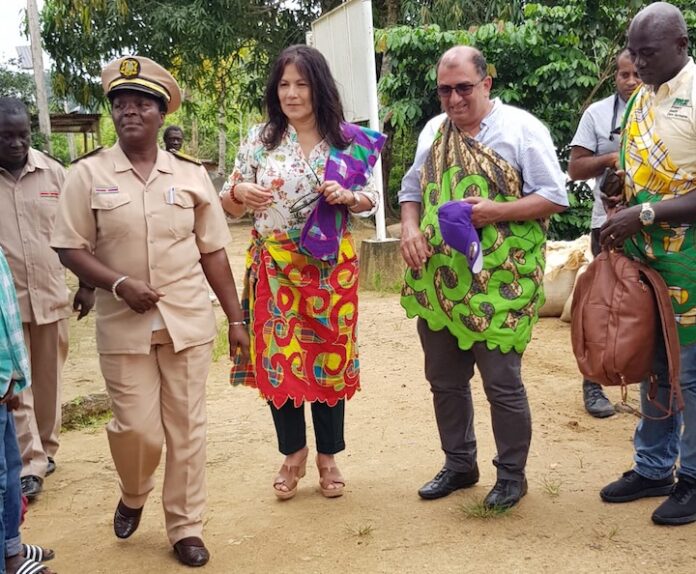 First Lady Suriname bezoekt Gakaba en Langa Tabiki