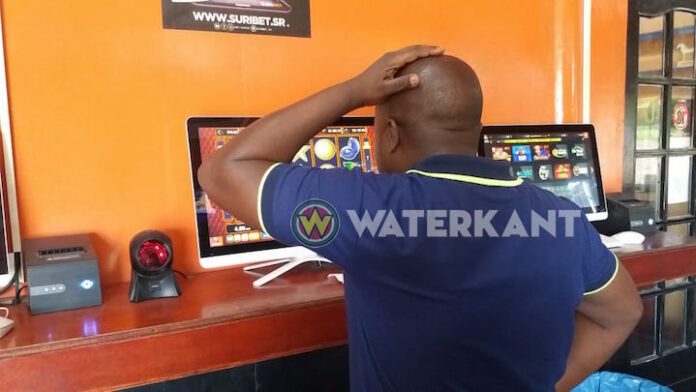 Ministerie wil einde aan gokken bij buurtwinkels in Suriname