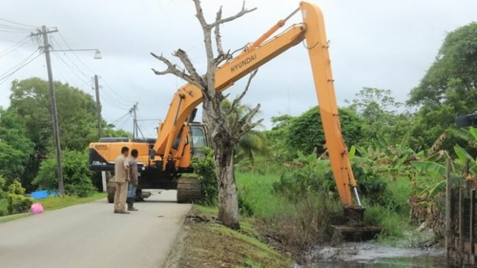Ontwateringswerkzaamheden in Paramaribo vanwege wateroverlast Suriname