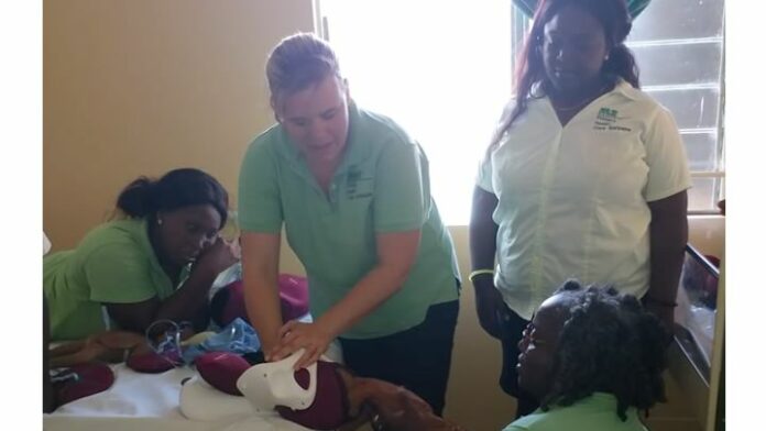 Bijscholing Gezondheidszorg Assistenten Boven-Suriname m.b.t. zwangerschap en bevalling