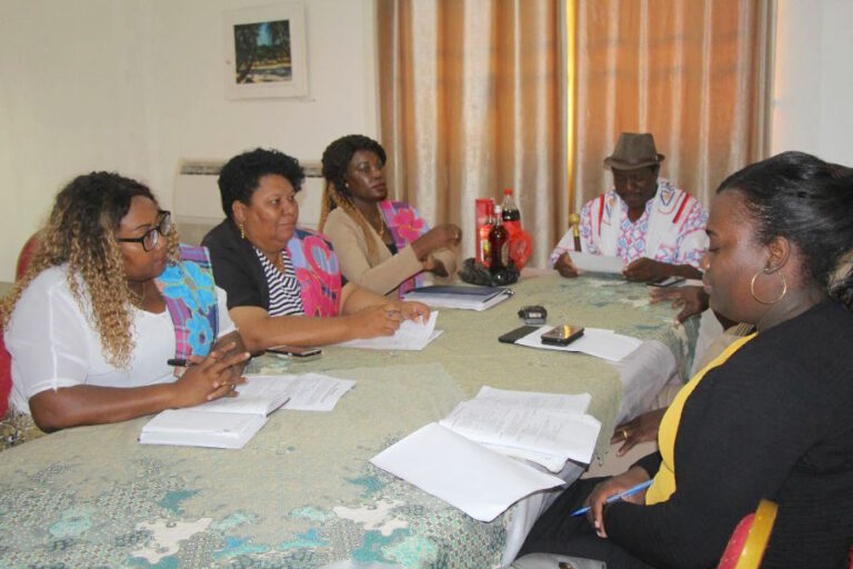 Verkiezingswerkgroep van ministerie bezoekt Boven - Suriname gebied