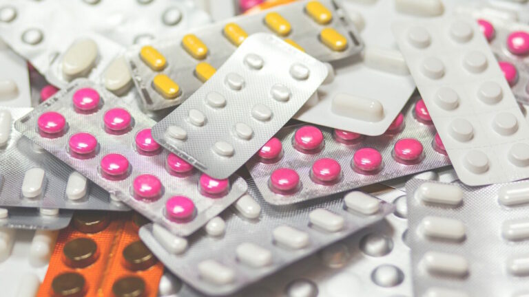 Regering maakt SRD 20 miljoen vrij voor medicijnenvoorziening