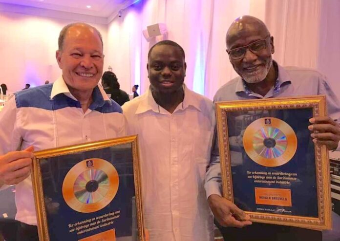 Uitreiking Achievement Awards bij lancering TrackDrip in Suriname