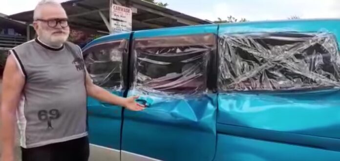 VIDEO: Man doet beklag over beschadiging van auto door poclain van LVV