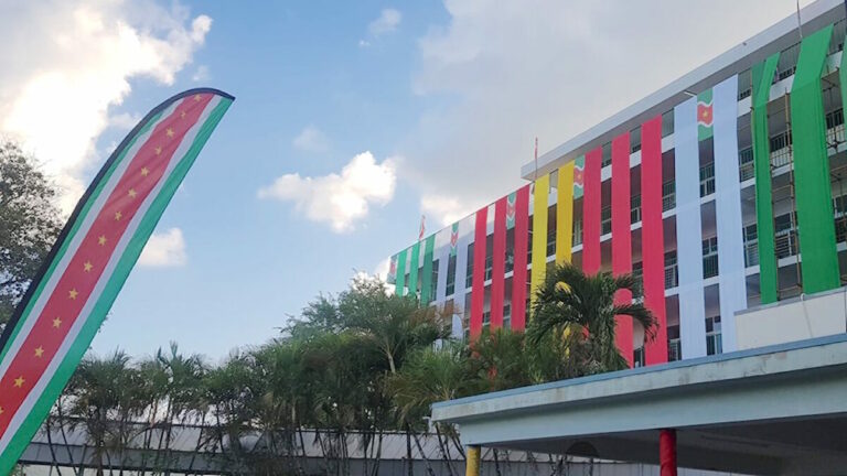 Academisch Ziekenhuis Suriname opent gerenoveerde vleugel