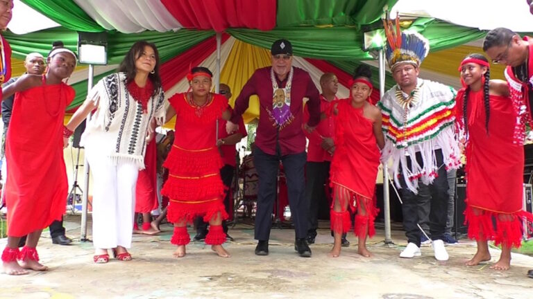 President bij viering Dag der Inheemsen in Suriname