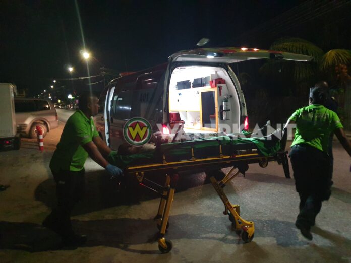 Archieffoto-gewonde-afgevoerd-ambulance
