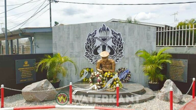 Monument voor gevallen agenten onthuld bij herdenking 100-jarig bestaan Politiebond