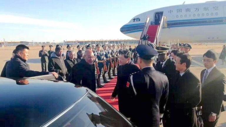 President Bouterse en delegatie aangekomen in China