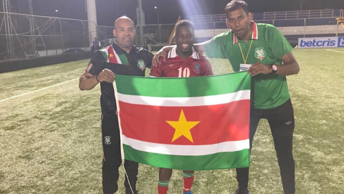 Deze acht Surinaams-Nederlandse profvoetballers kiezen voor Suriname