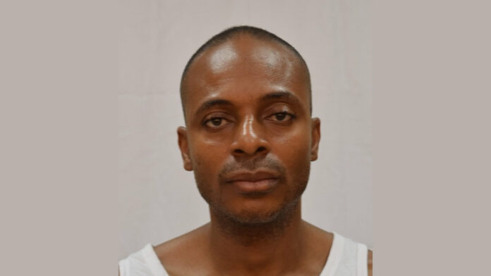 Surinaamse politie zoekt Nigeriaanse man wegens diefstal en oplichting