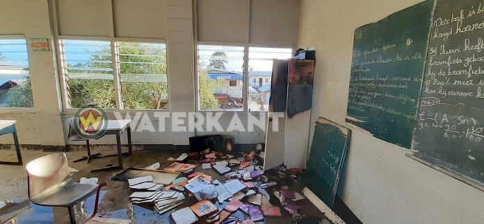 Brand in klaslokalen op school in Suriname