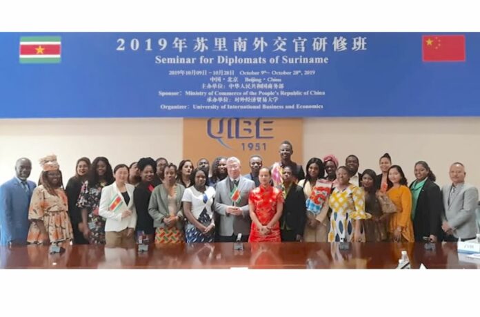 Surinamers naar speciaal Seminar voor diplomaten in China