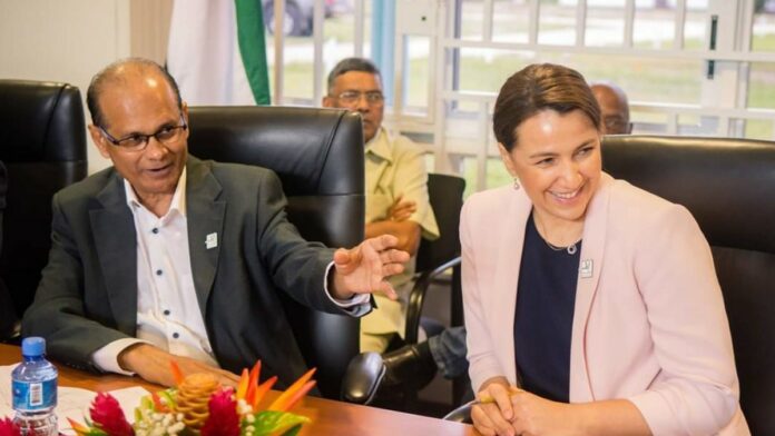 LVV-minister zoekt nieuwe exportmarkten voor Suriname