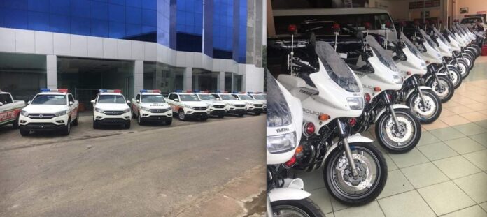 Gespot: Nieuwe pick-ups en motorfietsen voor politie Suriname