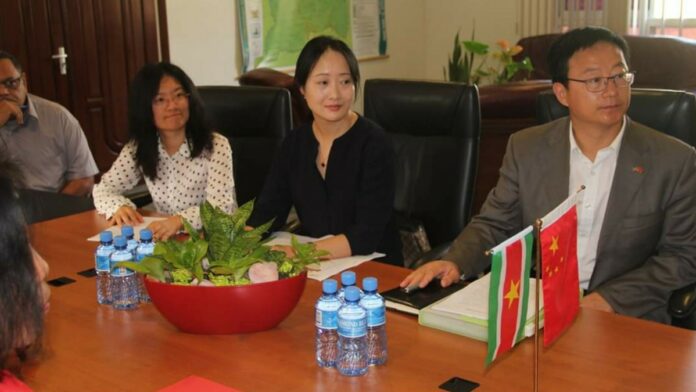 Minister Parmessar en Chinese ambassadeur bespreken landbouwovereenkomsten