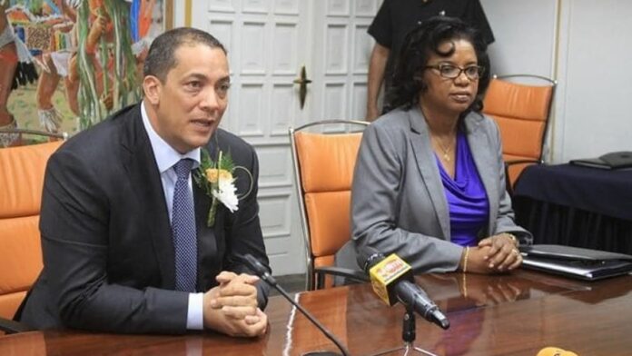 'Ook waarnemend governor Centrale Bank van Suriname dient ontslagbrief in'