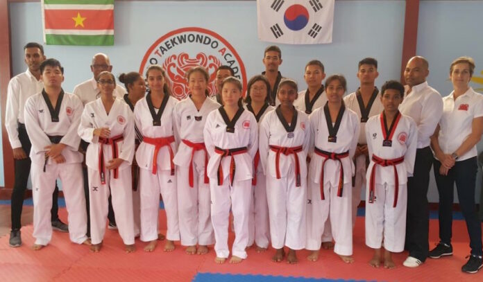Twaalf geslaagd voor Dan graad bij Kimmoo Taekwondo Academy Suriname