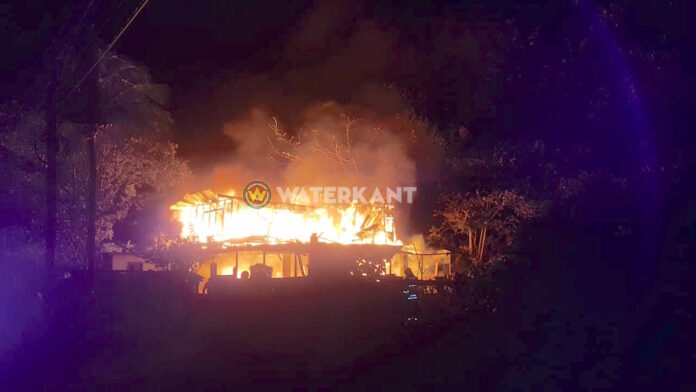 Woonhuis in Suriname compleet verwoest door brand