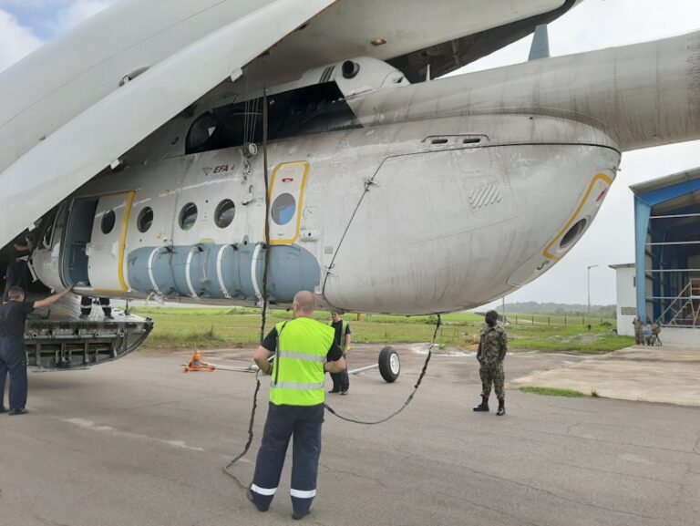 Russische helicopter in Suriname voor bouwwerkzaamheden en medische noodhulp