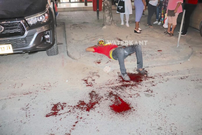 VIDEO: Man ernstig gewond bij kappartij in centrum van Paramaribo