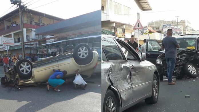 Meerdere auto's beschadigd bij zware aanrijding in Paramaribo