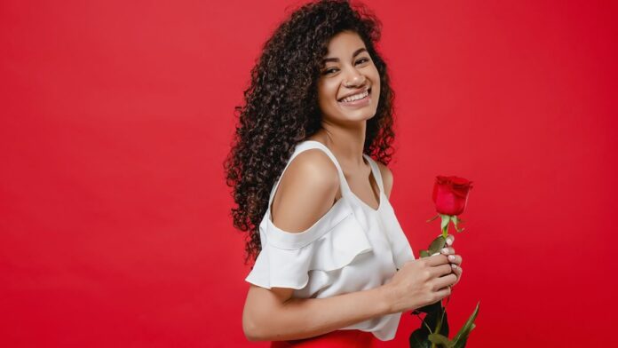 Verstuur een romantische roos naar jouw lobiwang in Su via PakketjeSuriname.nl