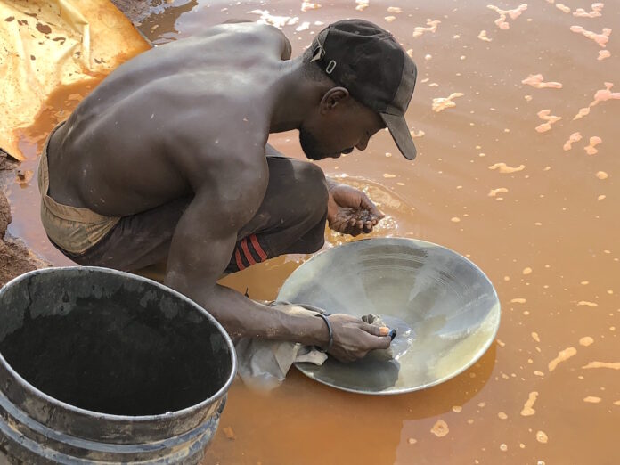 Goudkoorts in Suriname in documentaireserie 'De Amazone'