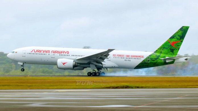VIDEO: SLM voert testvluchten met 'nieuw' toestel uit in Suriname