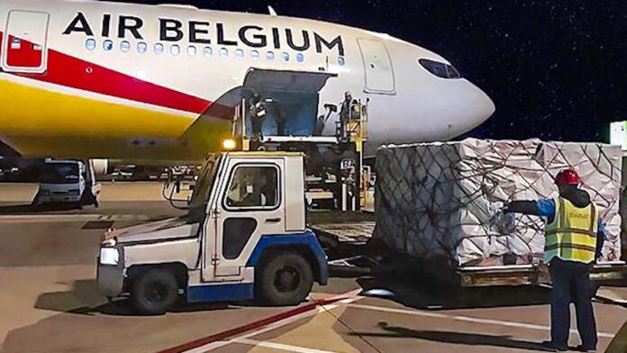 Charter van Air Belgium in Suriname aangekomen voor speciale vrachtvlucht