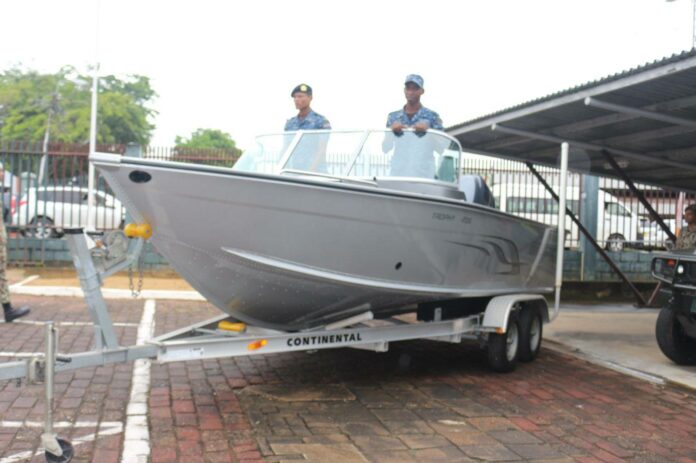 Nieuwe boot voor leger Suriname in strijd tegen coronavirus