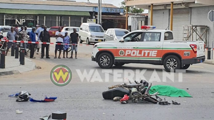 Bromfietser dood bij aanrijding in centrum Paramaribo
