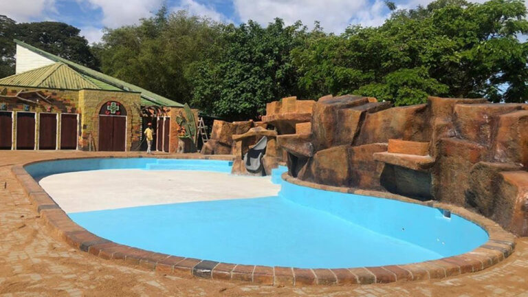 Foto's: Nieuw kinderwaterpark in dierentuin Suriname bijna af