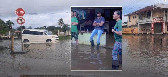 Minister en dc bezoeken door wateroverlast getroffen gebied Wanica