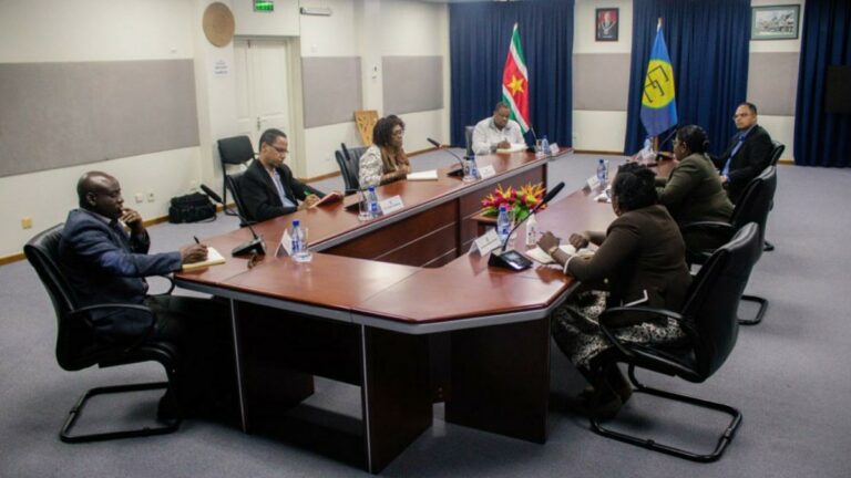 CARICOM waarnemers brengen bezoek aan Buza-minister