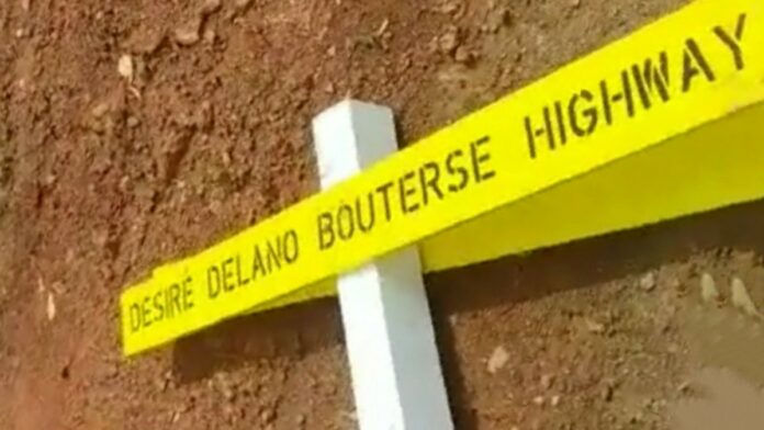 Paal met straatnaambord Bouterse Highway verwijderd door kwaadwilligen-1