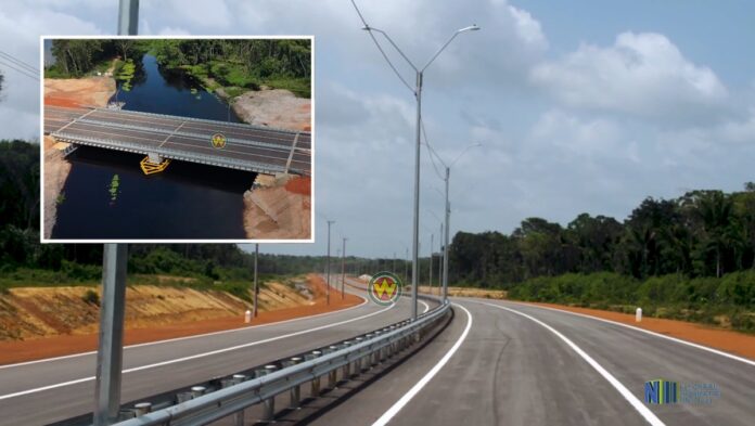 Foto's nieuwe highway en brug, opening op vrijdag 15 mei