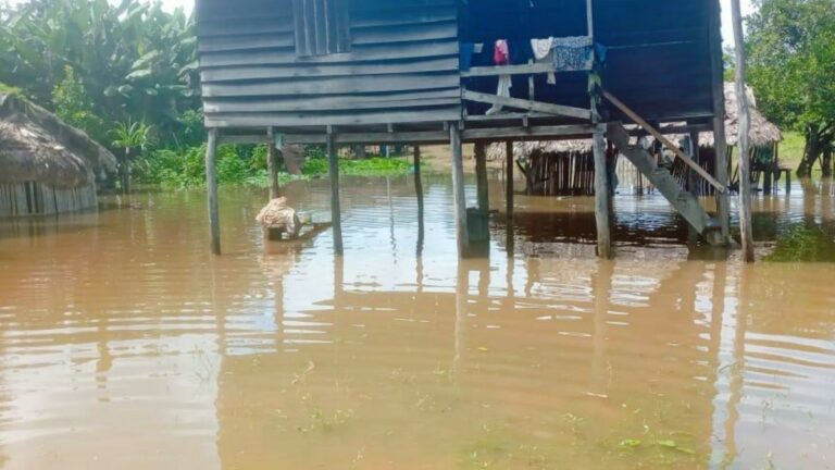 Ish Jamanthy en ACTS houden hulpactie voor onder water gelopen dorpen Zuid-Suriname