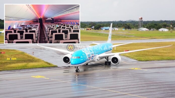 KLM vliegt gestrande reizigers met nieuwe Boeing Dreamliner 787-10 naar Schiphol