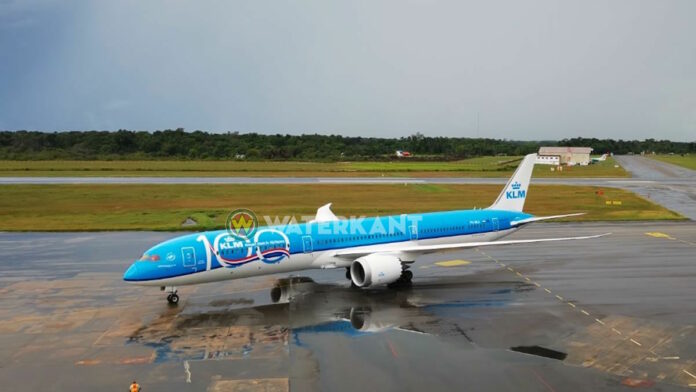 KLM brengt eerste lading COVID-19 medische aankopen naar Suriname