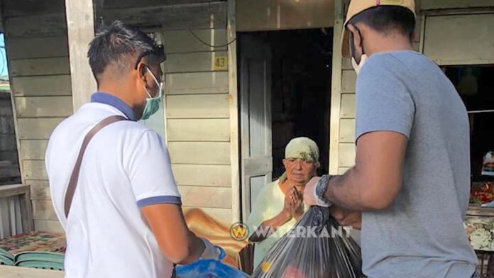 Social Caring Organization Suriname distribueert noodpakket