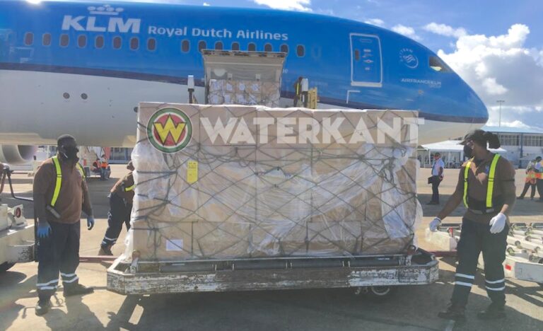 VIDEO: Door Nederland gedoneerde medische hulpgoederen aangekomen met KLM