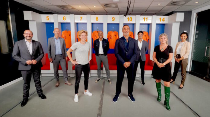 KNVB installeert commissie Mijnals tegen racisme in voetbal